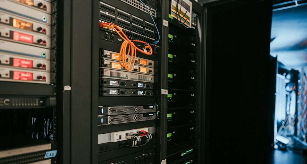 Illustration zur Altsystem-Ablösung im Mittelstand: IT-Modernisierung und Systemmigration
